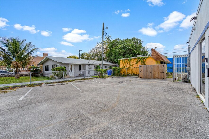 More Photos Of 4885 NW 7th Ave, Miami Office For Sale