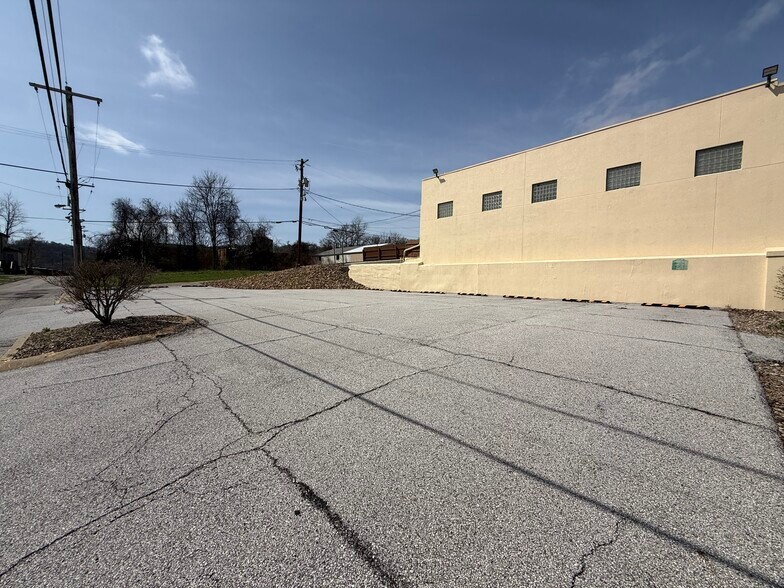 More Photos Of 630 Market St, Steubenville Office For Lease