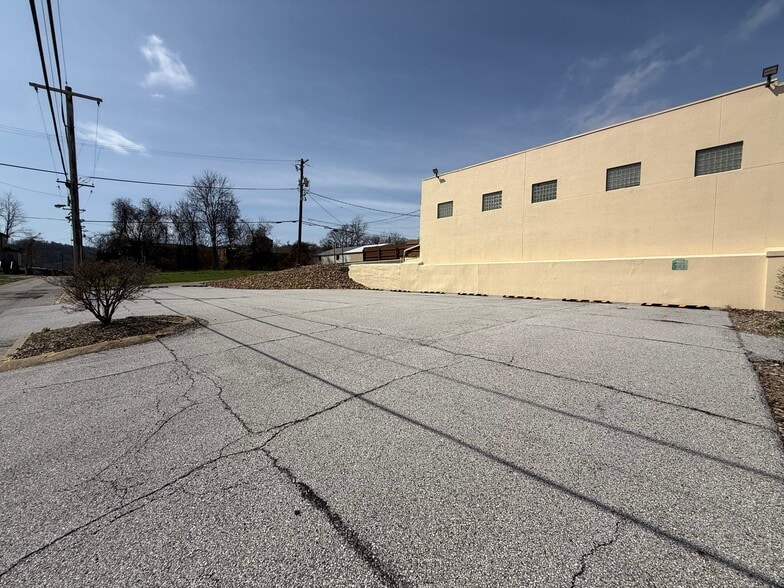 More Photos Of 630 Market St, Steubenville Office For Sale