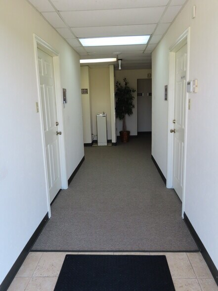 More Photos Of 1472 N Hampton Rd, DeSoto Office For Lease