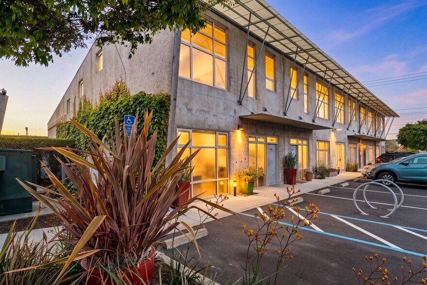 Primary Photo Of 108 High Rd, Santa Cruz Flex For Sale