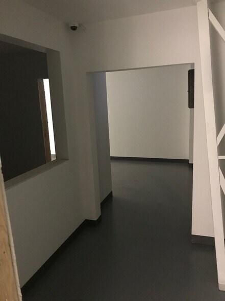 More Photos Of 3045 NW Campus Dr, Estacada Warehouse For Sale