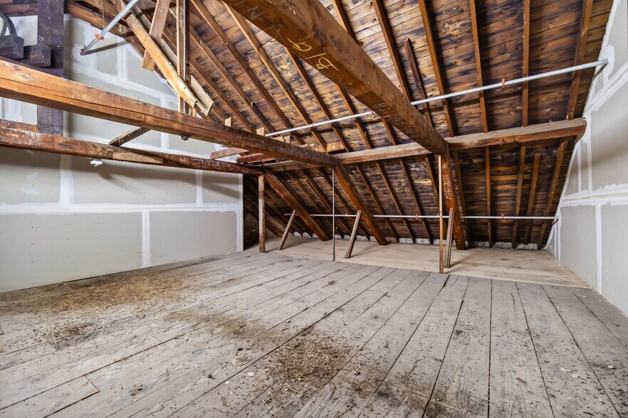 More Photos Of 420 Park St, Housatonic Flex For Sale