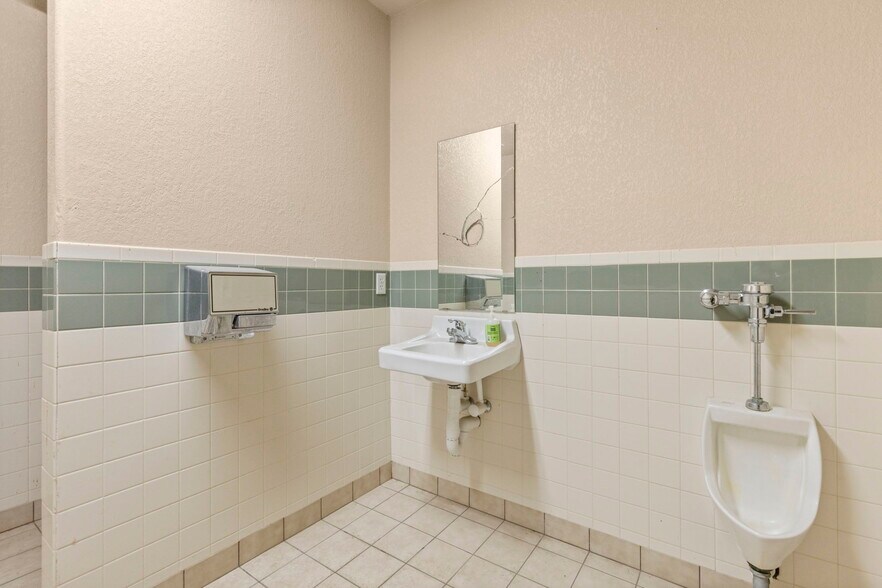 More Photos Of 800 Waterglen Dr, Fort Collins Freestanding For Sale