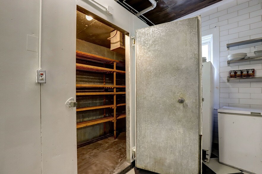 More Photos Of 212 Main St, Sierra City Hotel For Sale