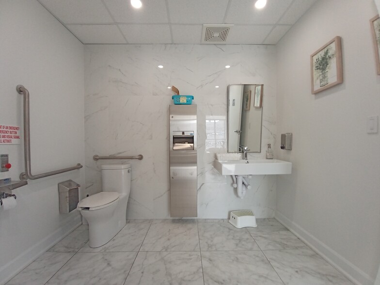 More Photos Of 69 Kempster Ave, Ottawa Office For Lease