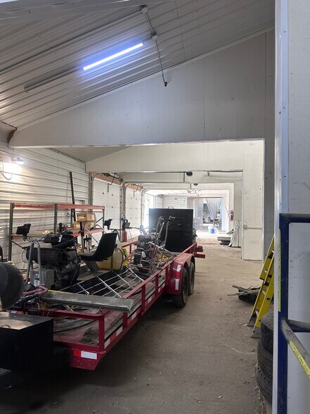 More Photos Of 601 E 10th St, Alton Warehouse For Sale