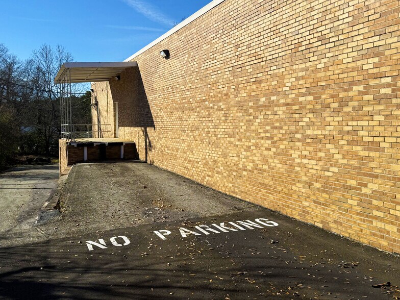 More Photos Of 3376 SE Cobb Dr, Smyrna Freestanding For Lease