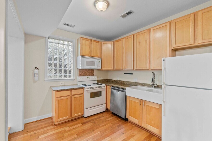 More Photos Of 5011 Roland Ave, Baltimore Apartments For Sale