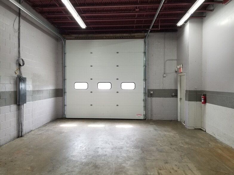 More Photos Of 4925-4949 Beech Rd, Temple Hills Light Manufacturing For Lease