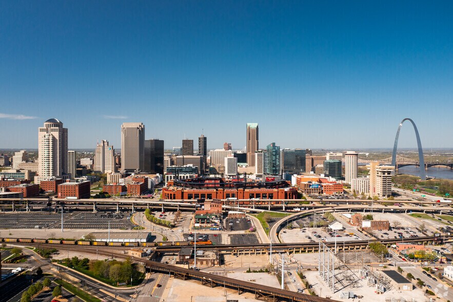 More Photos Of 909 Chestnut St, Saint Louis Office For Lease