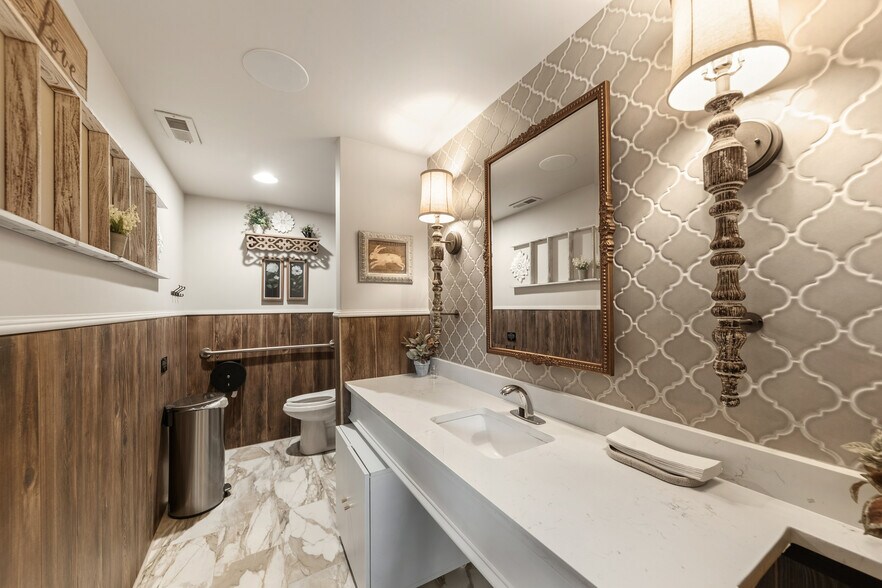 More Photos Of 320 W College St, Pulaski Fast Food For Sale