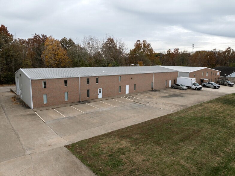 More Photos Of 2414 W Schneidman Dr, Quincy Industrial For Lease