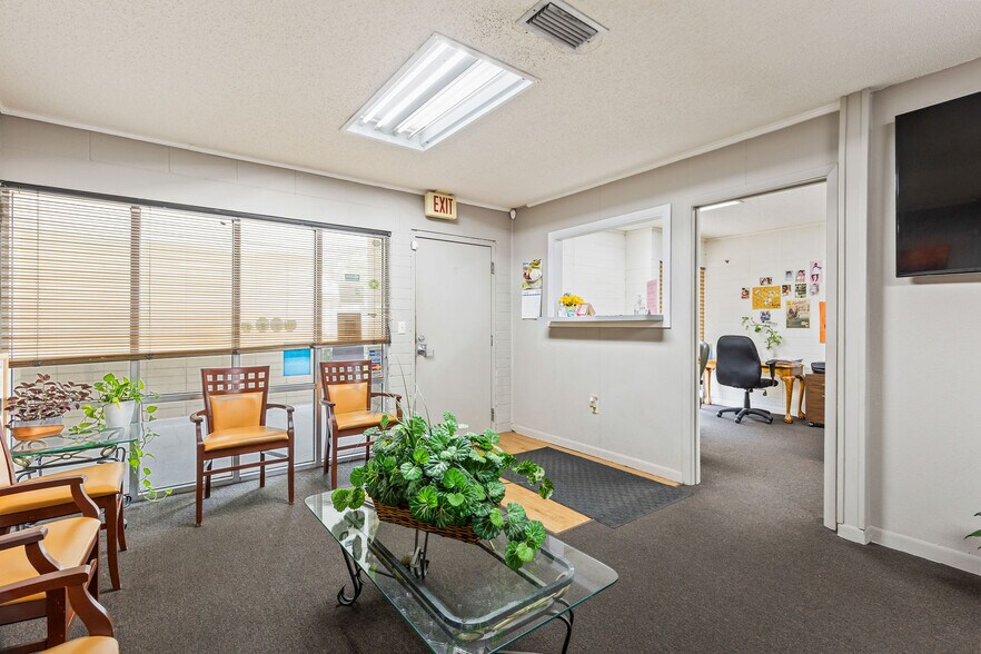 More Photos Of 260 S Marion Ave, Lake City Office For Sale