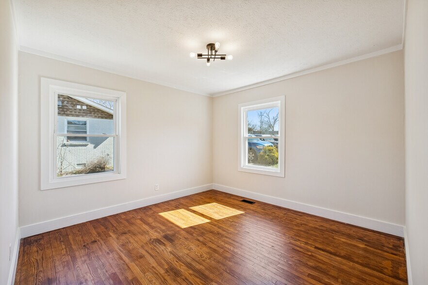 More Photos Of 319 Highway 76, White House Office For Lease