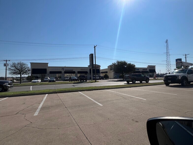 More Photos Of 305 Coke Ave, Hillsboro Unknown For Lease