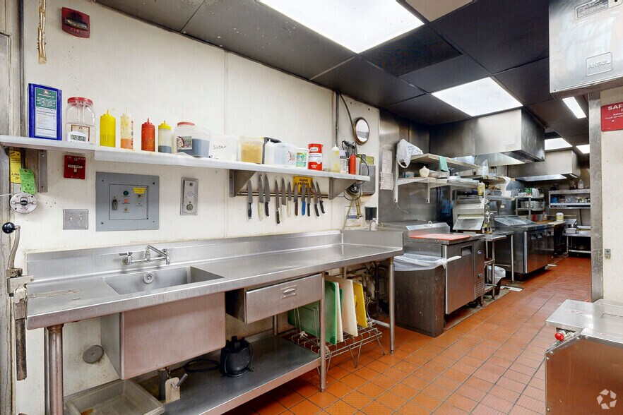 More Photos Of 11903 W 6th Avenue Frontage Rd, Lakewood Restaurant For Sale