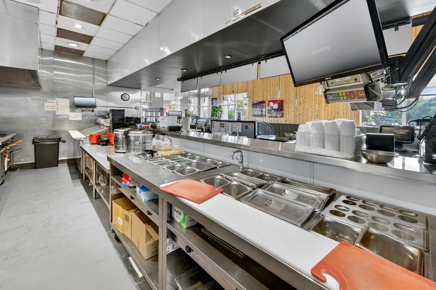 More Photos Of 100 W Troutman Pky, Fort Collins Restaurant For Lease