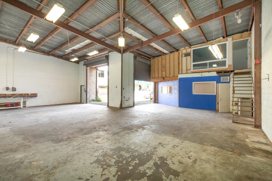 More Photos Of 1125 N King St, Honolulu Storefront Retail Office For Lease