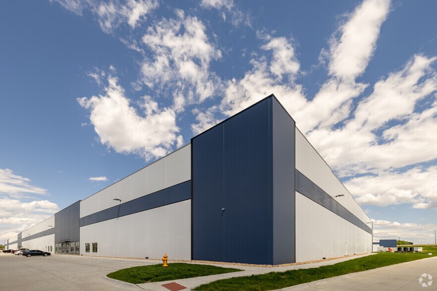 More Photos Of 2441 River Rd, Council Bluffs Distribution For Lease