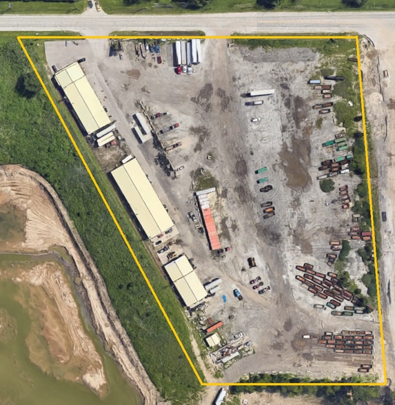 More Photos Of 3504 S Virginia, Crystal Lake Truck Terminal For Sale