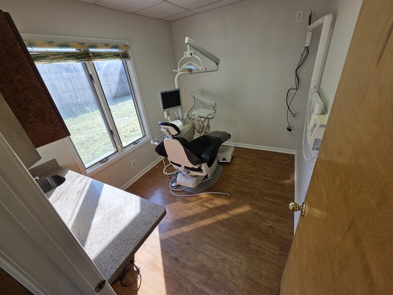 More Photos Of 146 Lakeview Dr S, Gibbsboro Medical For Sale