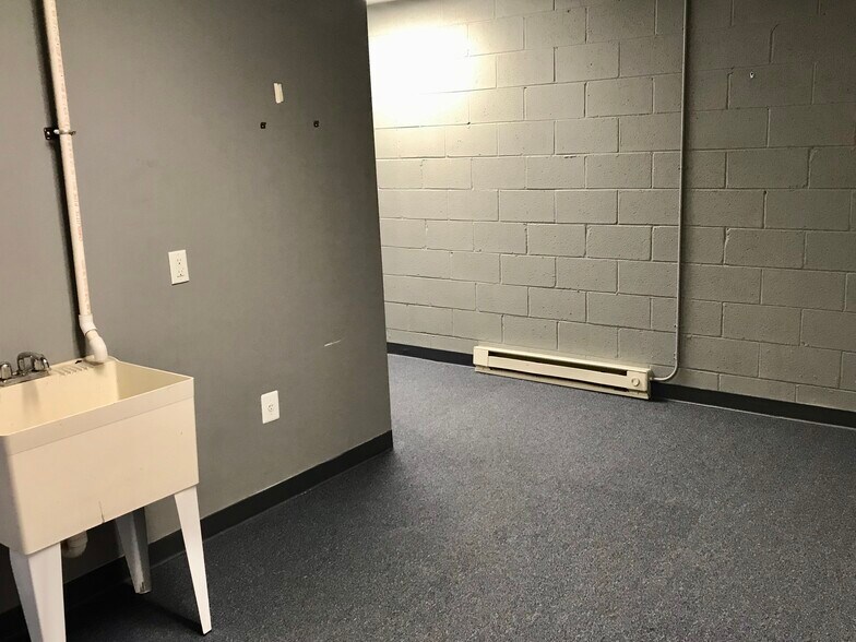 More Photos Of 1130 International Pky, Fredericksburg Warehouse For Lease