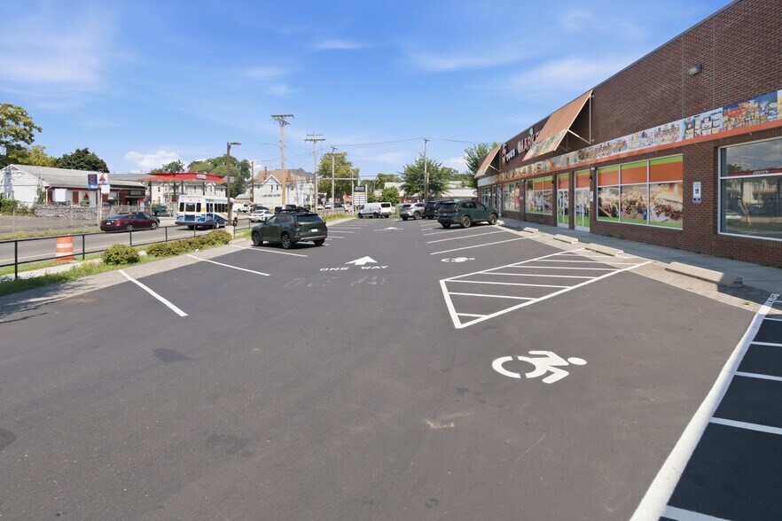 More Photos Of 937 State St, Bridgeport Storefront For Lease