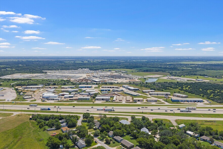 More Photos Of 435 S McLennan Loop, Elm Mott Warehouse For Lease