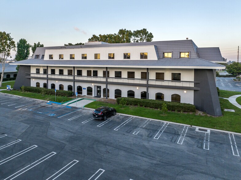 More Photos Of 3400 Torrance Blvd, Torrance Unknown For Lease