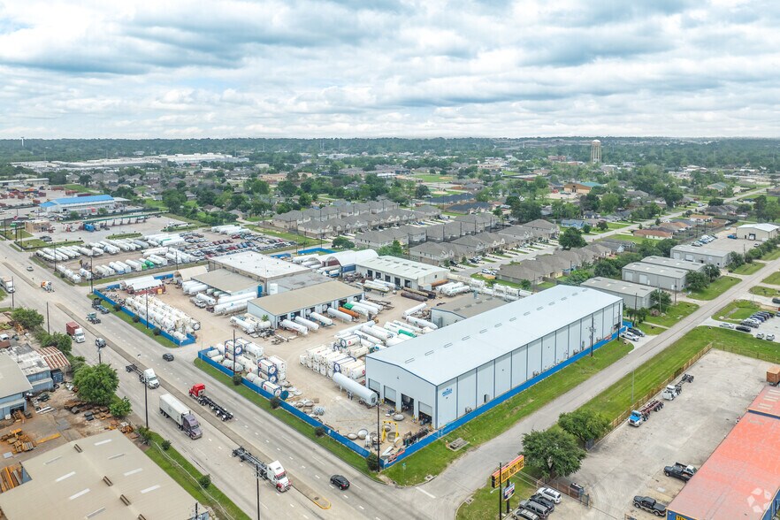 More Photos Of 615 N 6th St, La Porte Manufacturing For Lease