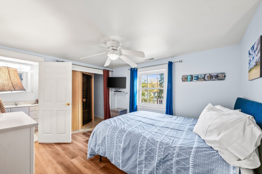 More Photos Of 231 E Buffalo St, New Buffalo Hotel For Sale