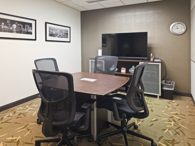 More Photos Of 11555 Medlock Bridge Rd, Duluth Coworking Space