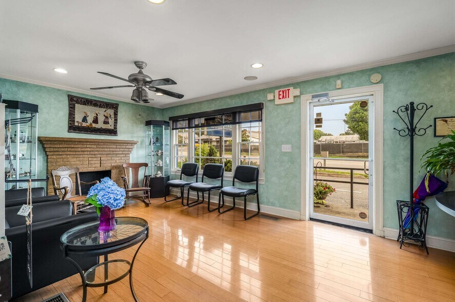 More Photos Of 4065 Lawrenceville Hwy, Tucker Office For Sale