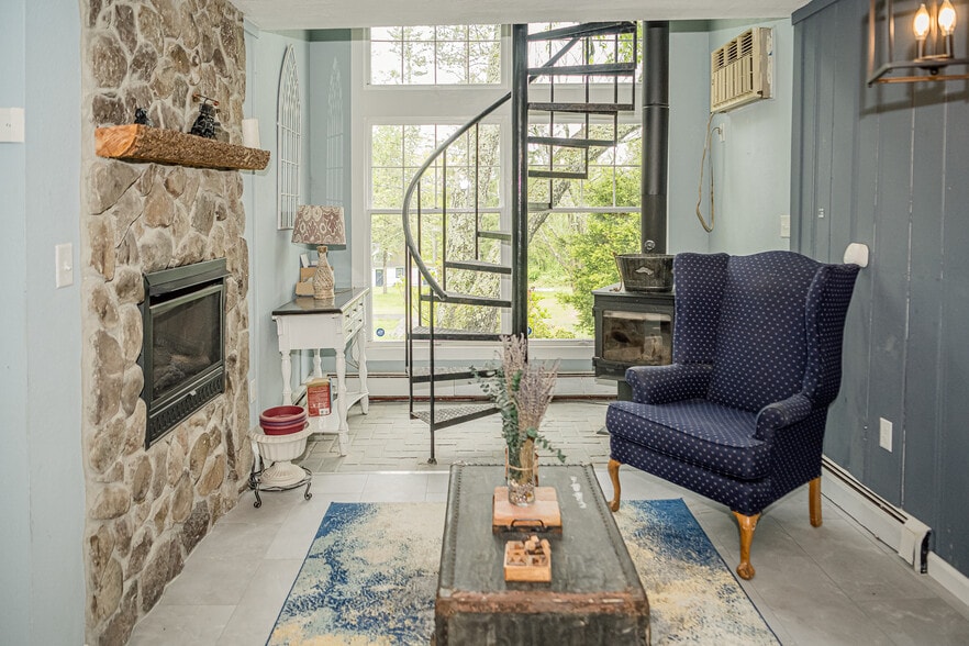 More Photos Of 2735 PA-390, Canadensis Hospitality For Sale