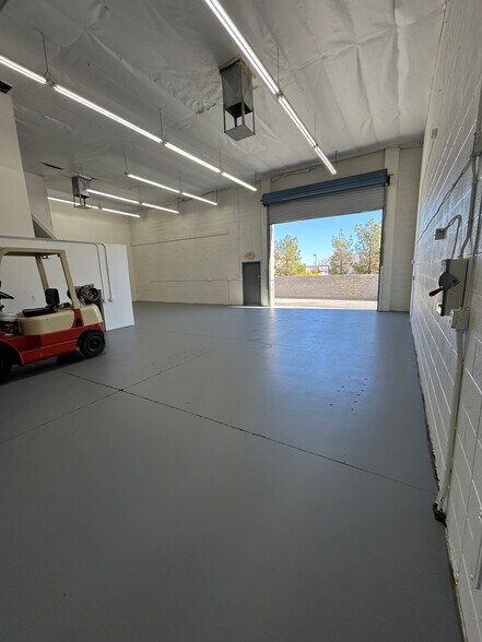 More Photos Of 5790 Wynn Rd, Las Vegas Showroom For Lease
