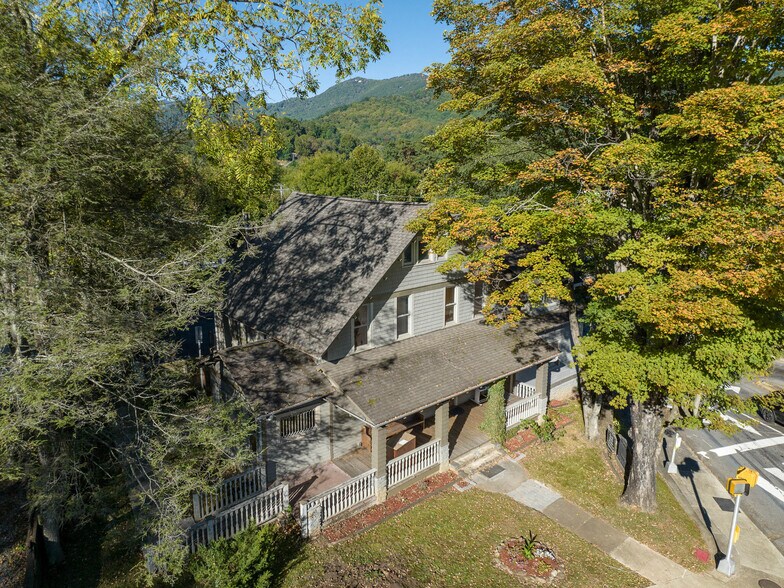 More Photos Of 99 Walnut St, Waynesville Office Residential For Sale