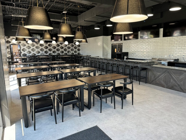 More Photos Of 2607 Edgewater Dr, Orlando General Retail For Sale