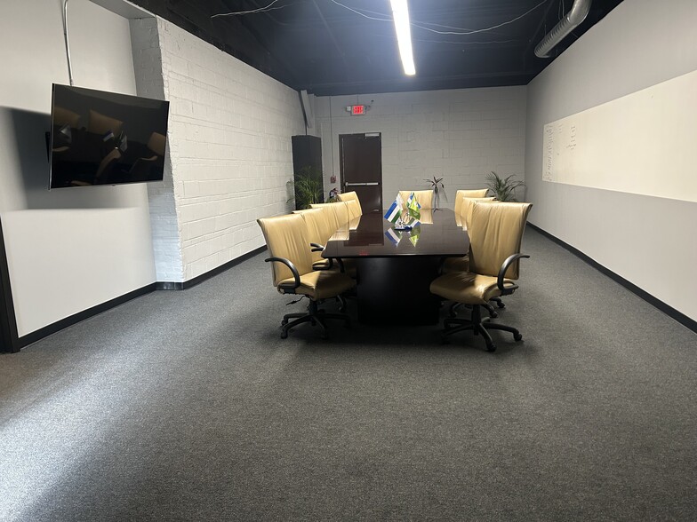 More Photos Of 13747 S Western Ave, Blue Island Warehouse For Lease