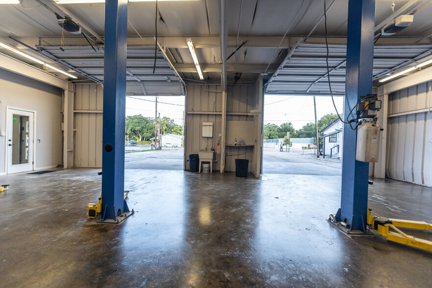 More Photos Of 14041 N Florida Ave, Tampa Auto Dealership For Sale