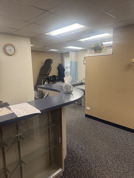 More Photos Of 1020 S Arlington Heights Rd, Arlington Heights Office For Lease