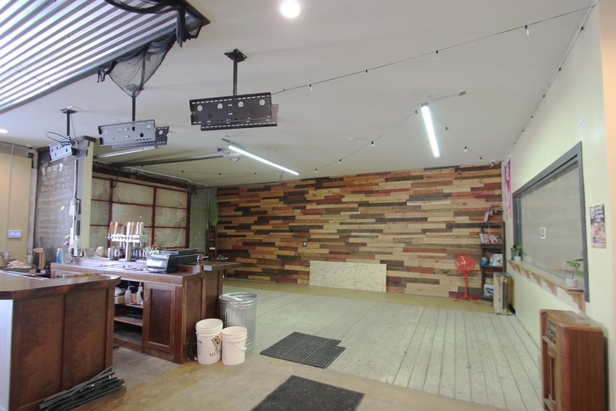 More Photos Of 516 N Main St, Grafton Freestanding For Lease