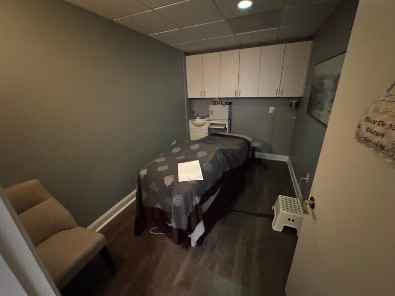 More Photos Of 51 E Lee St, Warrenton Storefront Retail Office For Sale