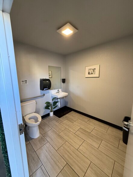 More Photos Of 4966 Naples Pl, San Diego Manufacturing For Sale