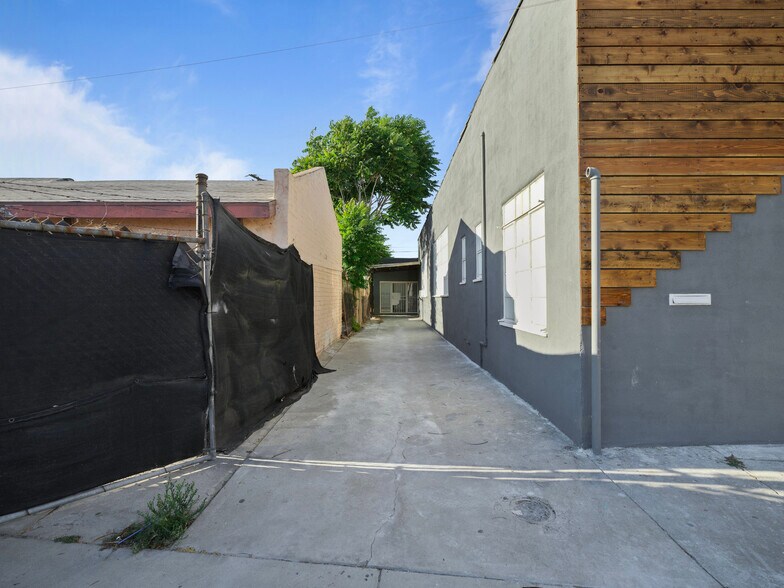 More Photos Of 2215 Randolph St, Huntington Park Manufacturing For Sale
