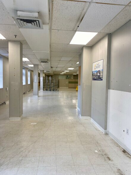 More Photos Of 76 Broadway, Newport Apartments For Lease