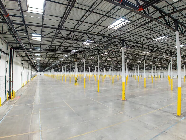 More Photos Of 475 Superior Ave, Munster Warehouse For Lease