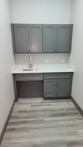 More Photos Of 1849 Forest Park Ln, Pearland Medical For Sale