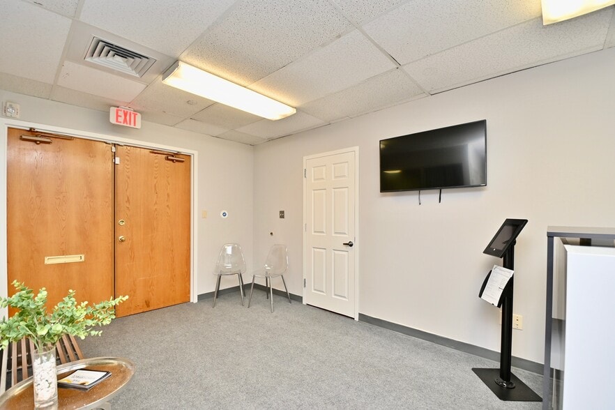 More Photos Of 10903 Indian Head Hwy, Fort Washington Office For Lease