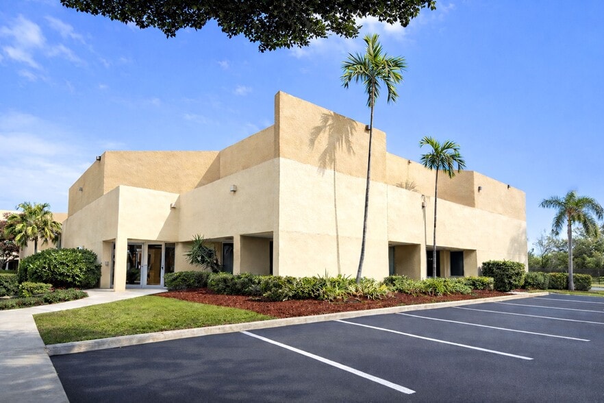 Primary Photo Of 604-622 Banyan Trl, Boca Raton Light Distribution For Lease
